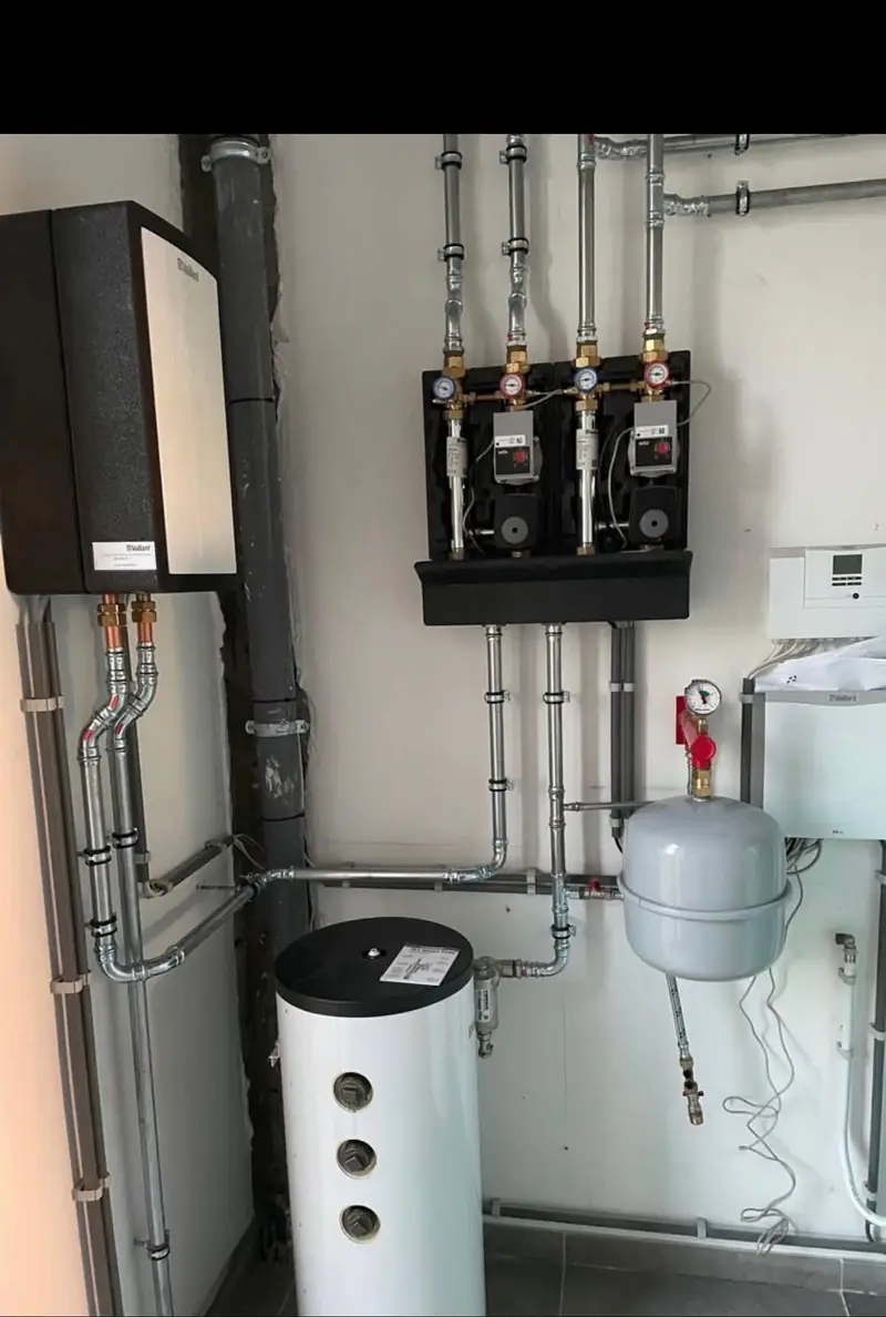 Installation de chauffage et système d’eau chaude